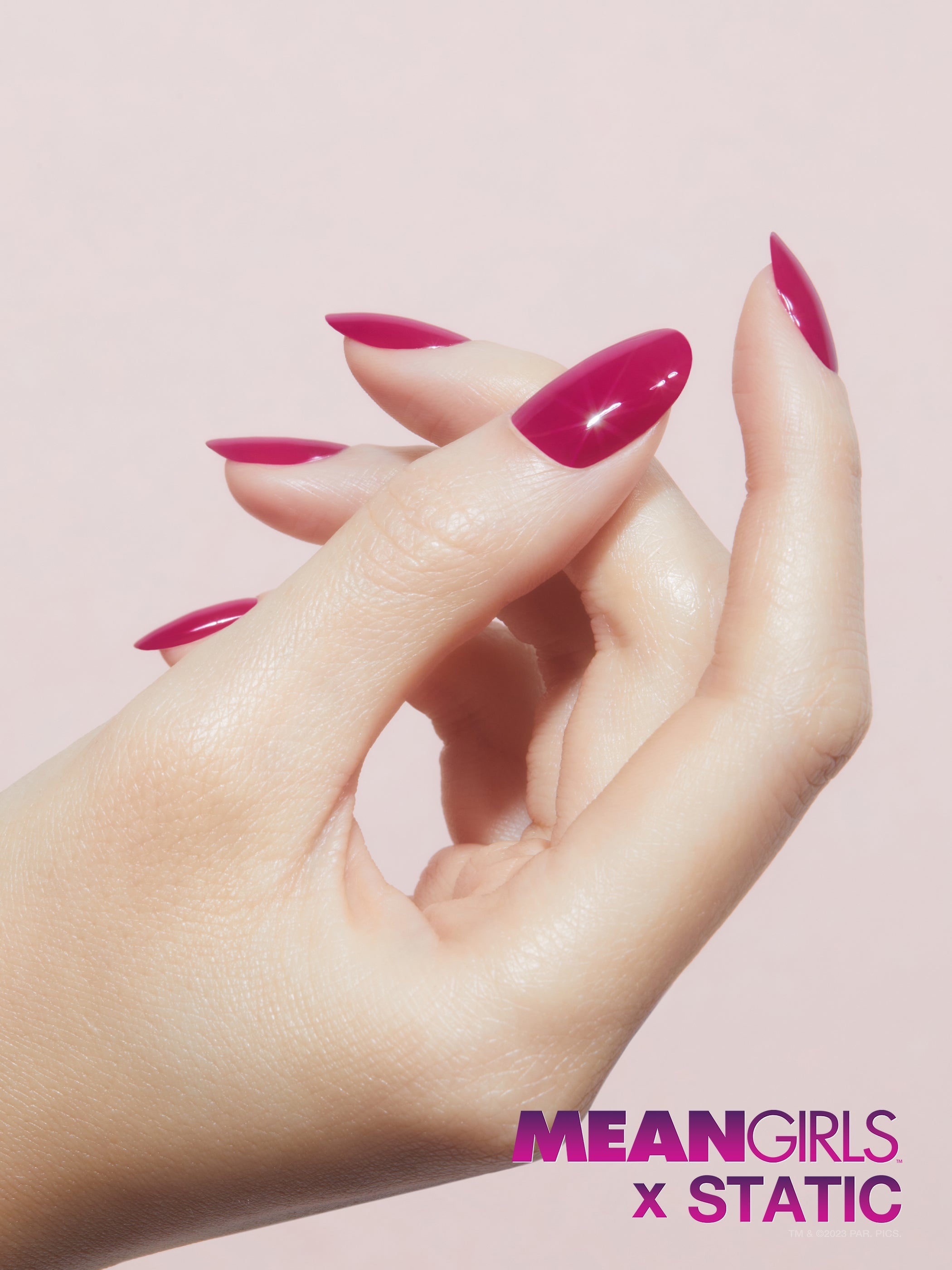 Multi Award-Winning Reusable Pop-On Manicures® in Delicate Pink Short Almond