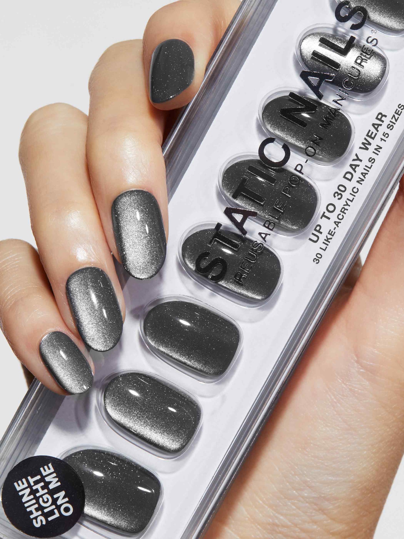 Dark grey velvet effect nail