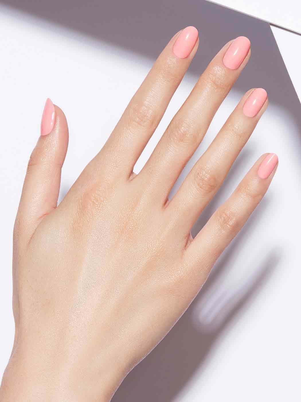 Peach coloured nails hi-res stock photography and images - Alamy