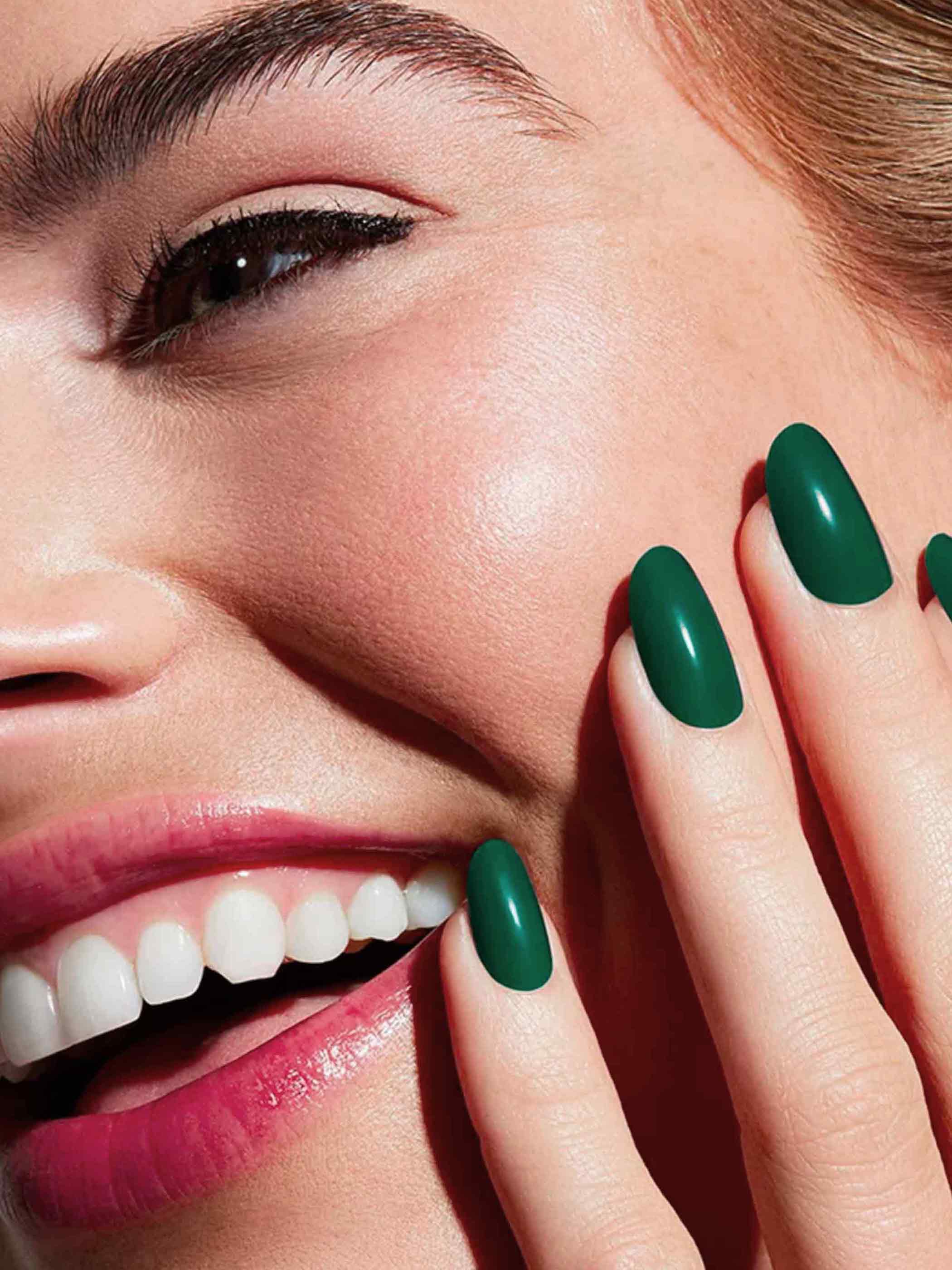 Green manicure in round shape,