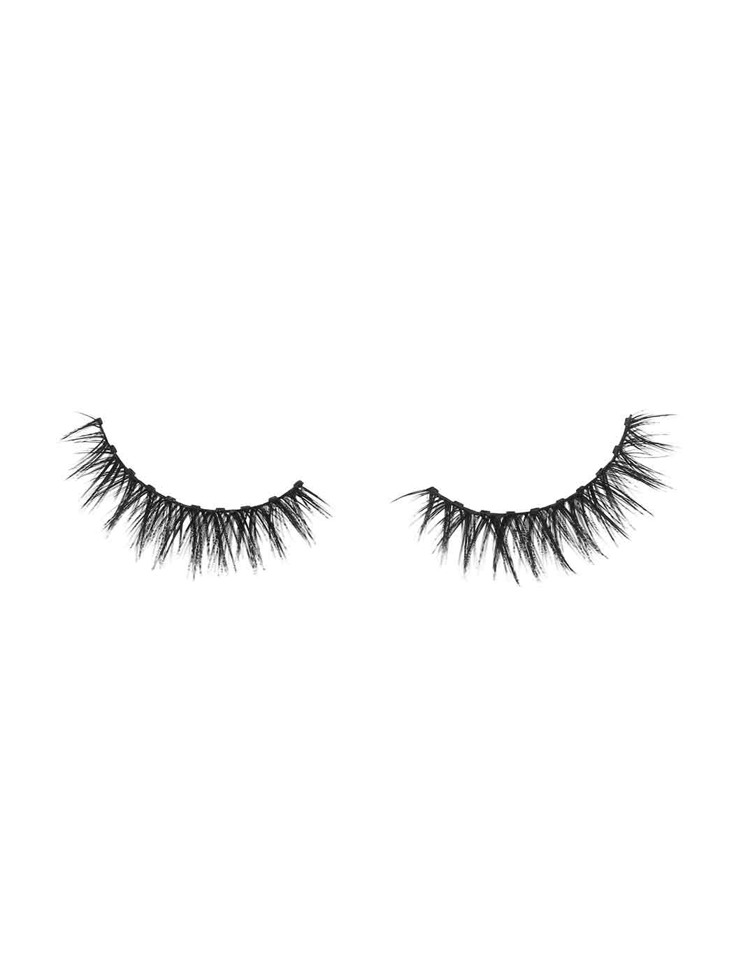 Natural short length airy rounded lash,